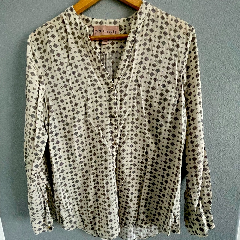 Beautiful grey blouse by Philosophy with small grey design.